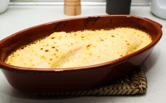 salmón gratinado con crema de manzana
